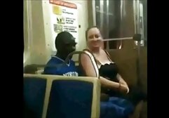 Dos hermosas culiando venezolanas chicas rubias disfrutaron del trío con una gran polla